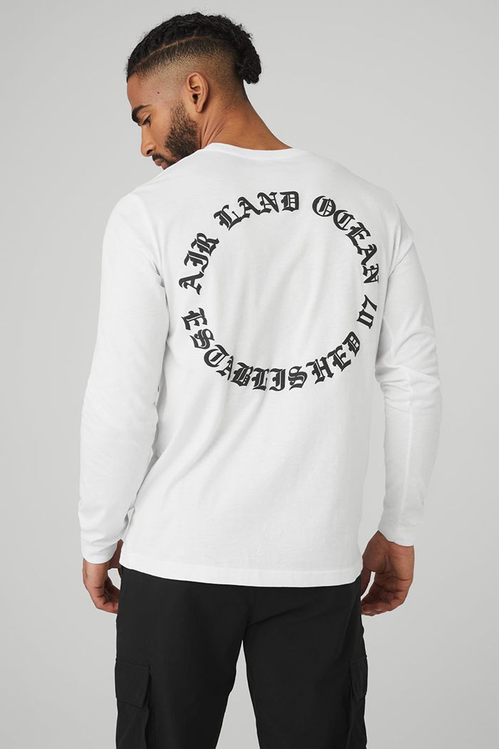 Alo Yoga Graphic Ancient English Long Sleeve Herr Vita | 6452318-QA