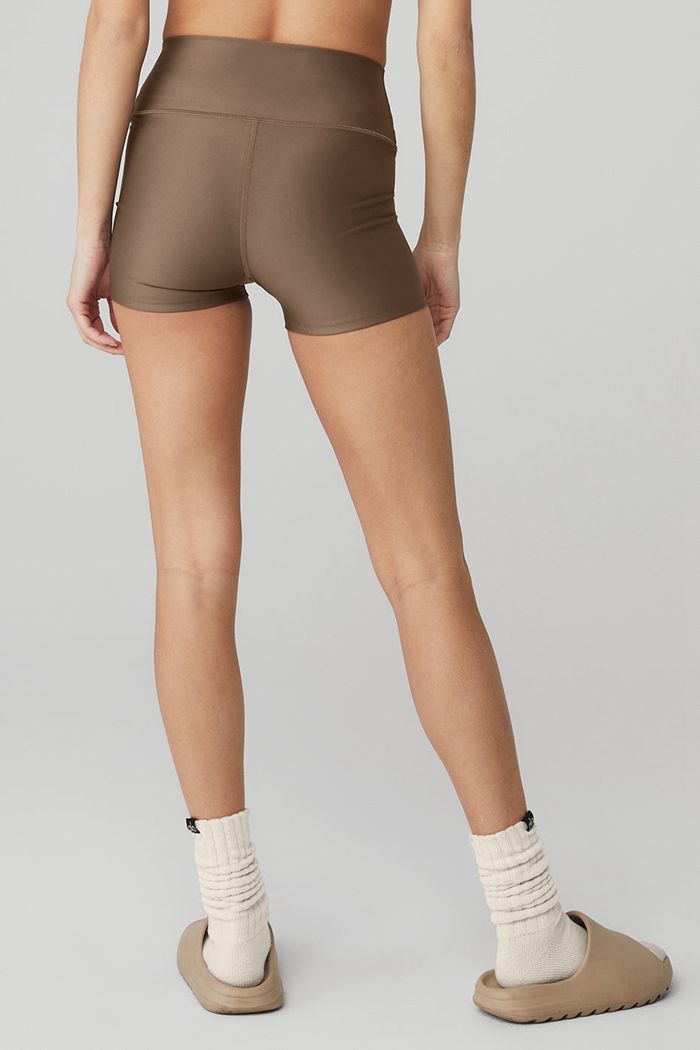 Alo Yoga High-Midja Airlift Short Dam Bruna | 2307519-RL