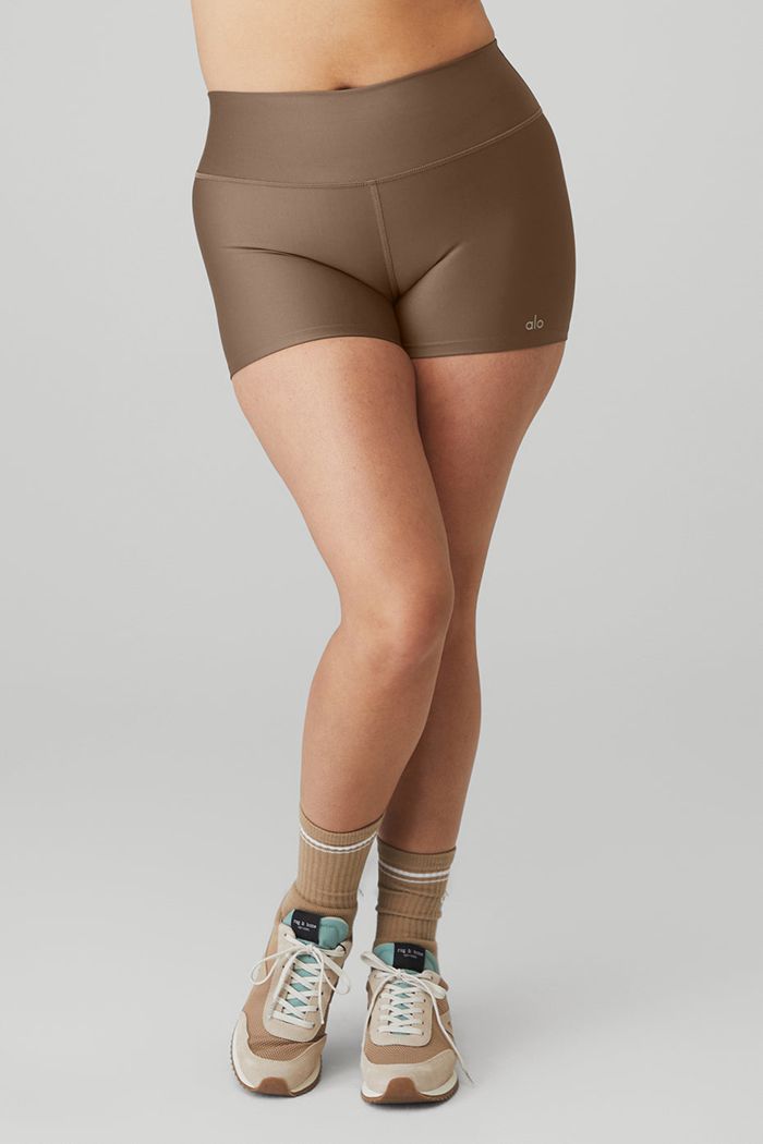 Alo Yoga High-Midja Airlift Short Dam Bruna | 2307519-RL