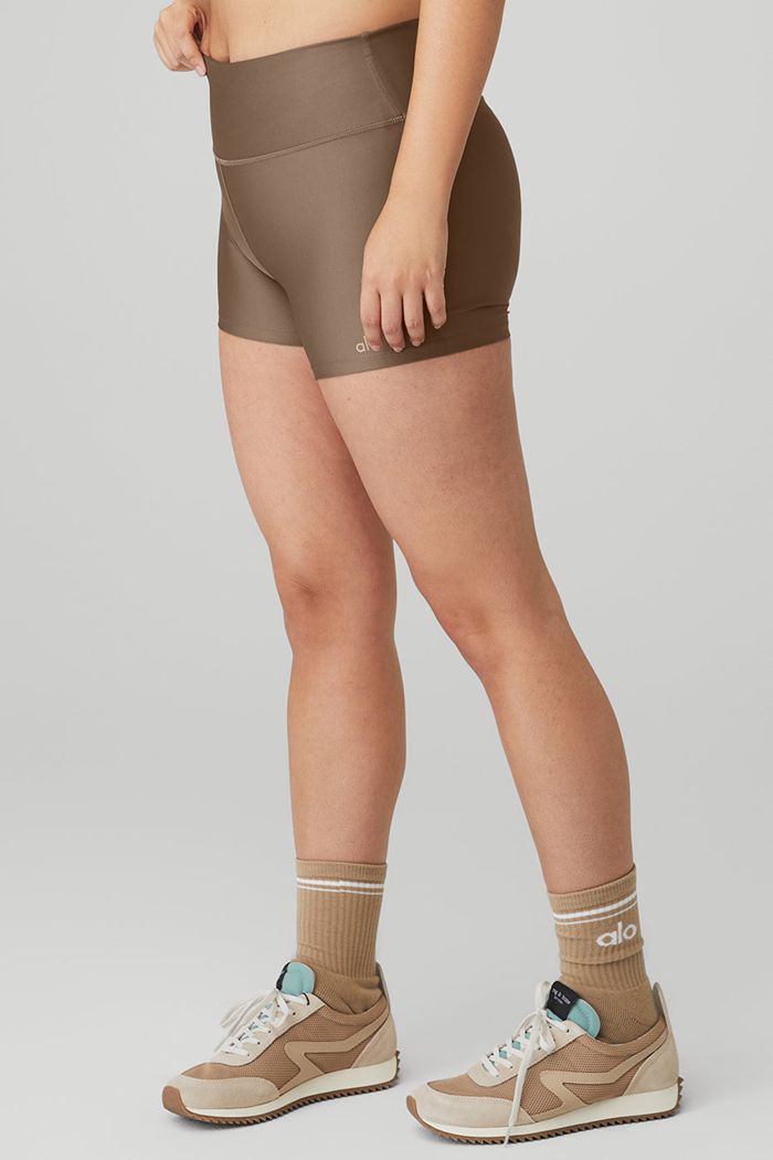 Alo Yoga High-Midja Airlift Short Dam Bruna | 2307519-RL