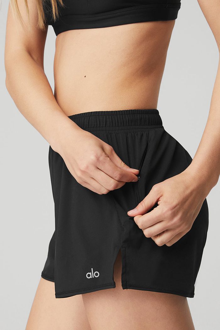 Alo Yoga Stride Löpar Short Dam Svarta | 2796148-CN