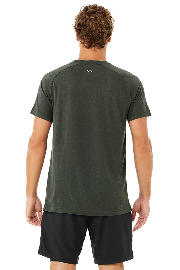 Alo Yoga The Triumph Crew Neck Tee Short Sleeve Herr Mörkgröna | 5421983-JU