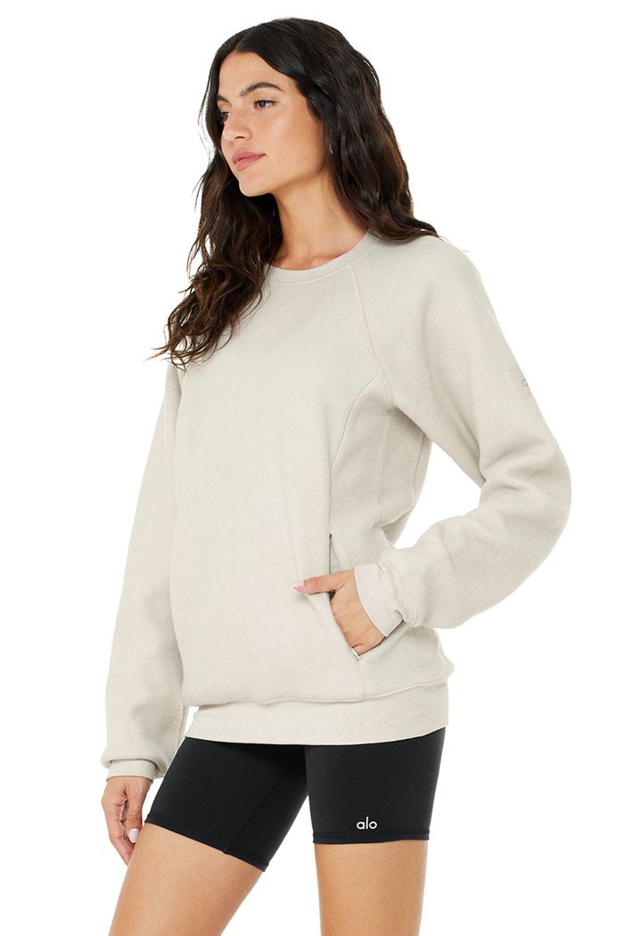 Alo Yoga Triumph Crew Neck Sweatshirt Long Sleeve Dam Beige | 1708634-BU