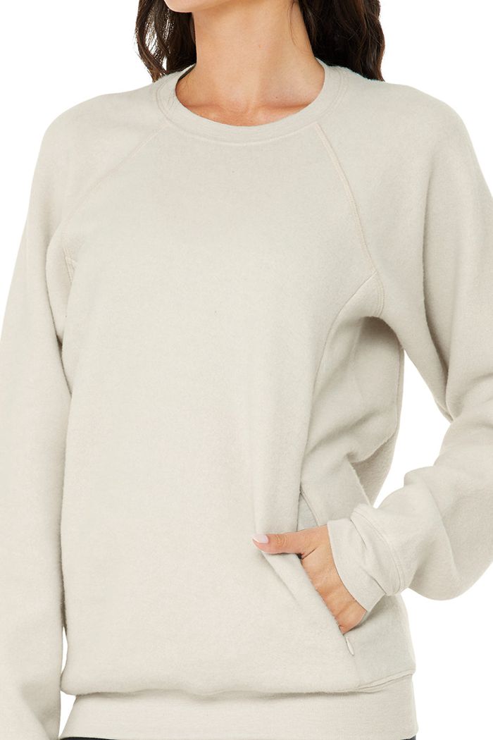 Alo Yoga Triumph Crew Neck Sweatshirt Long Sleeve Dam Beige | 1708634-BU